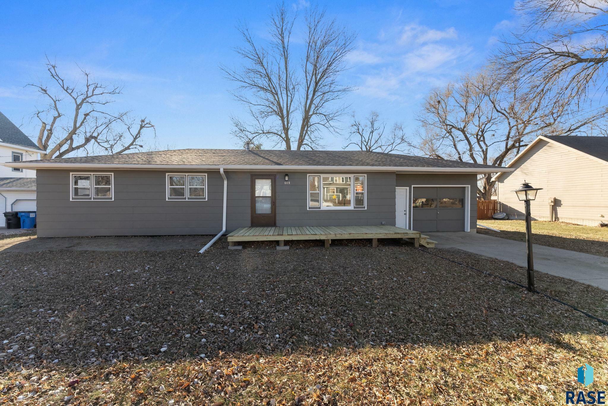 Property Photo:  609 W 4th Ave  SD 57039 