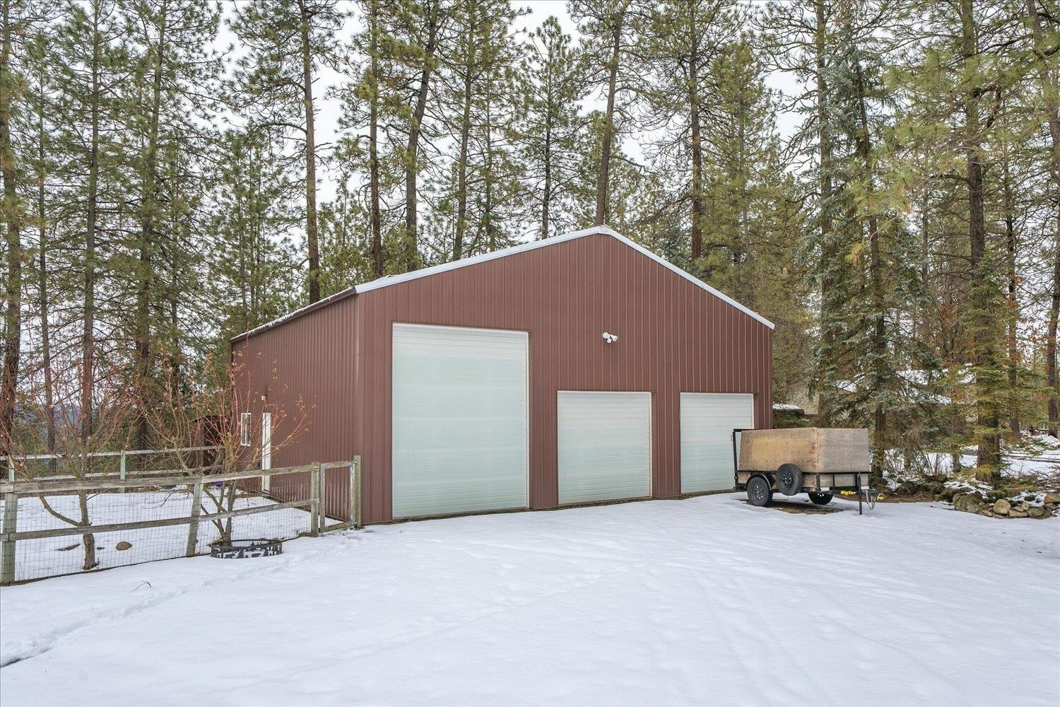 Property Photo:  22221 N North Glen Ct  WA 99005 