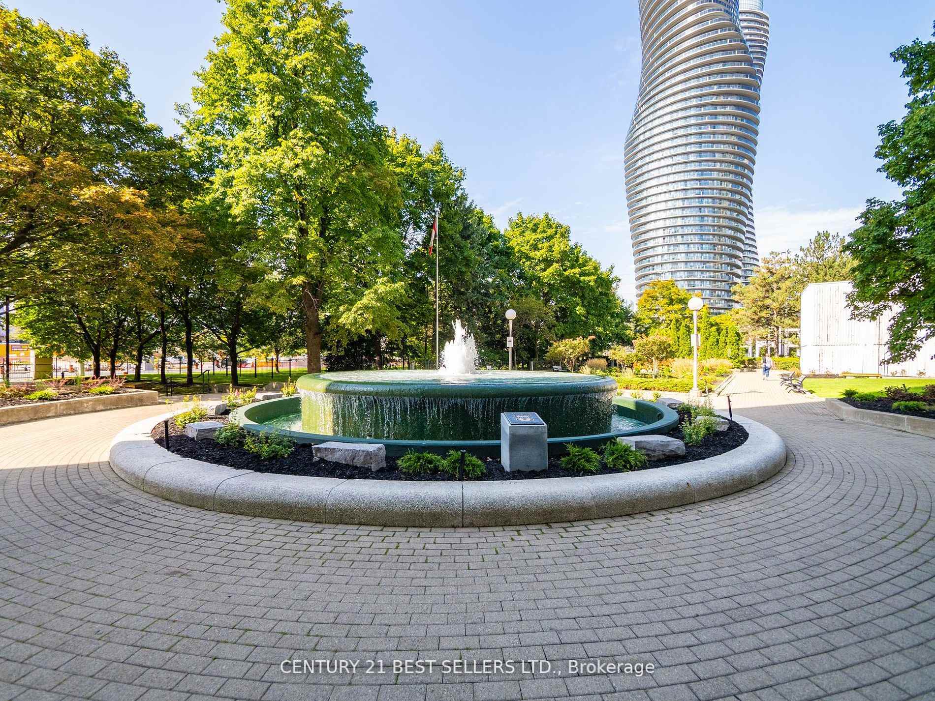Property Photo: 3650 Kaneff Crescent 601 ON L5A 4A1