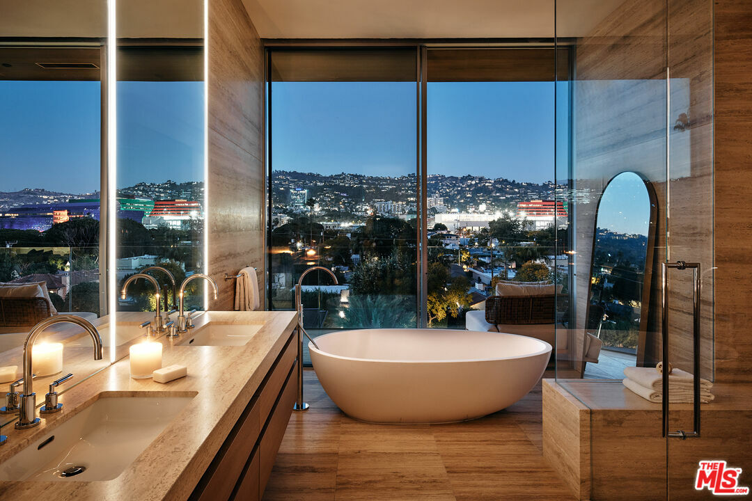 Property Photo: 8899 Beverly CA 90048