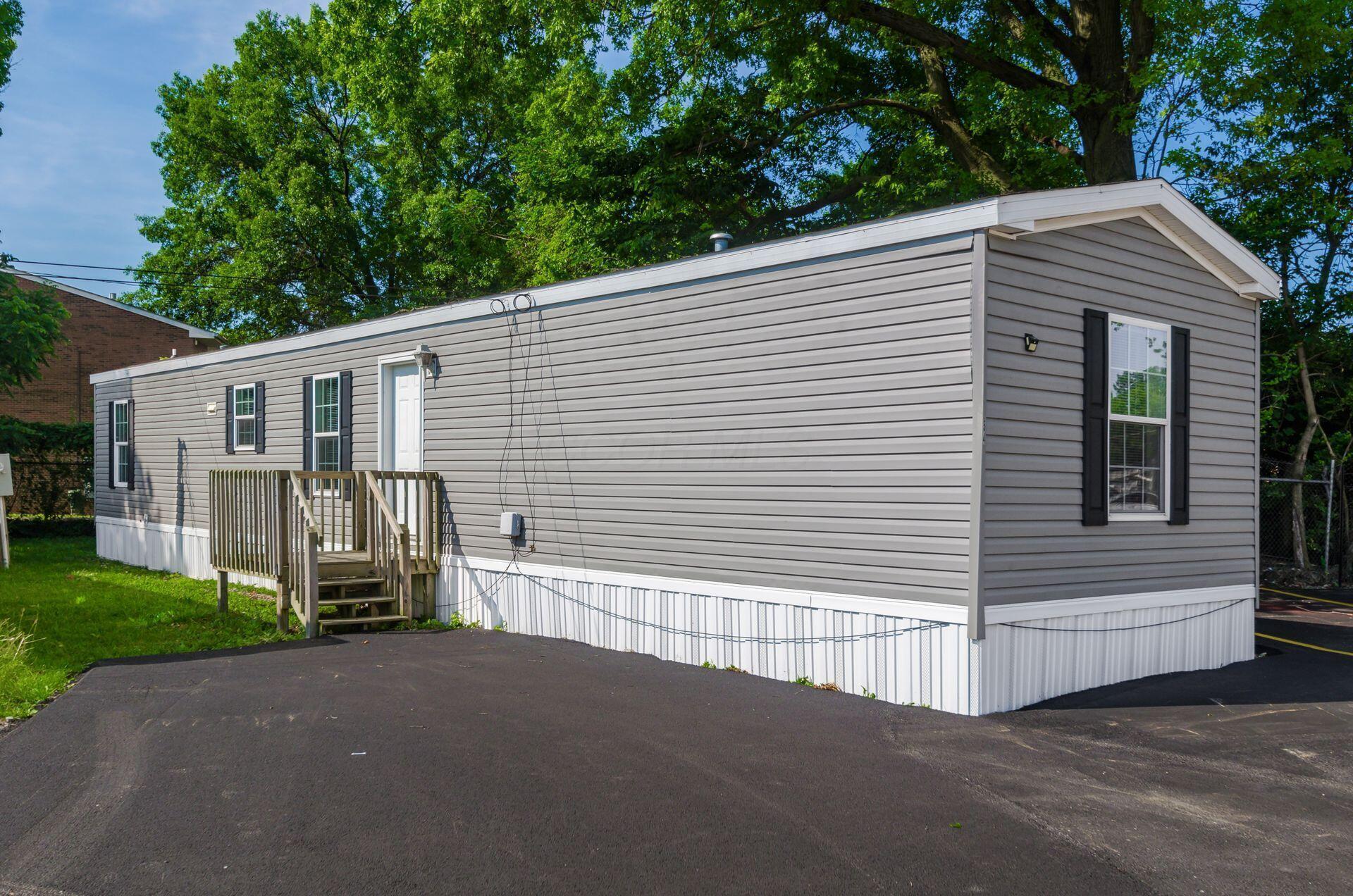 Property Photo: 755 Stelzer Road OH 43219