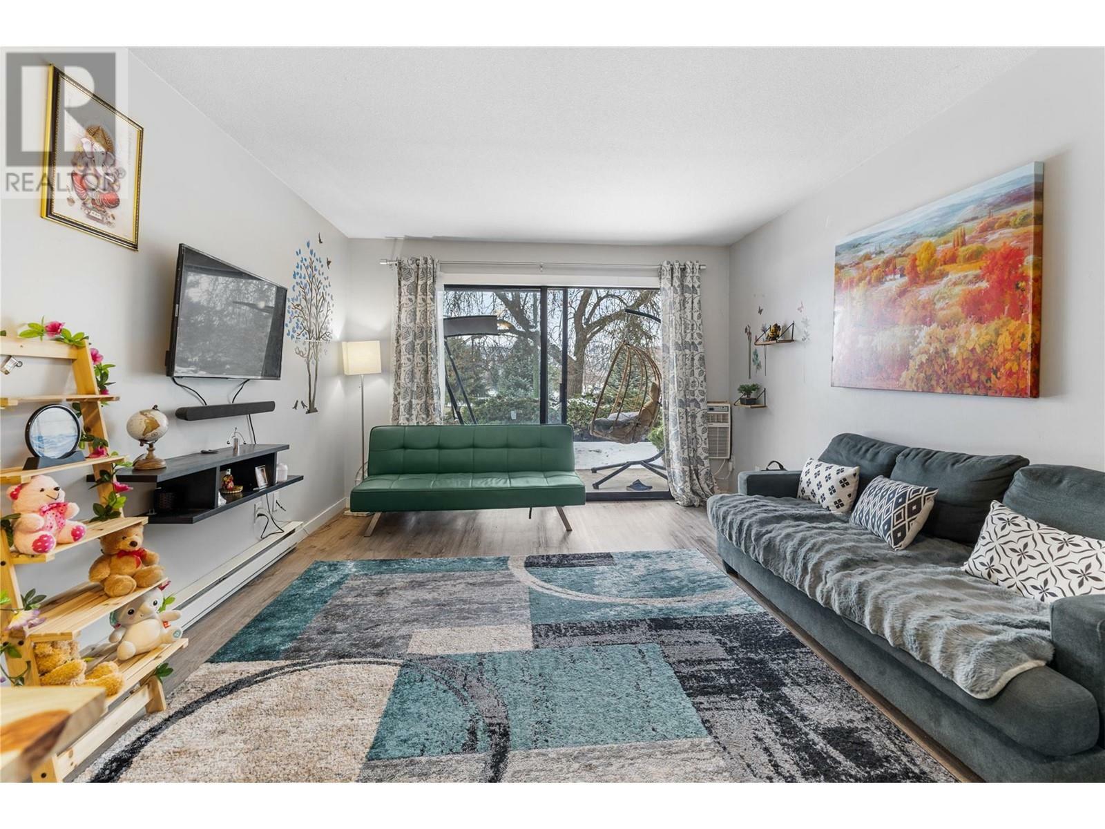 Property Photo:  435 Franklyn Road 102  BC V1X 5X6 