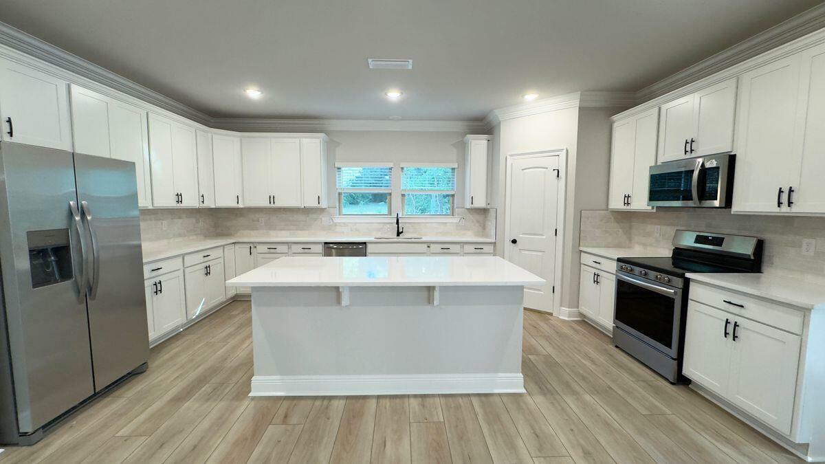 Property Photo: 2720 Louis Circle FL 32536