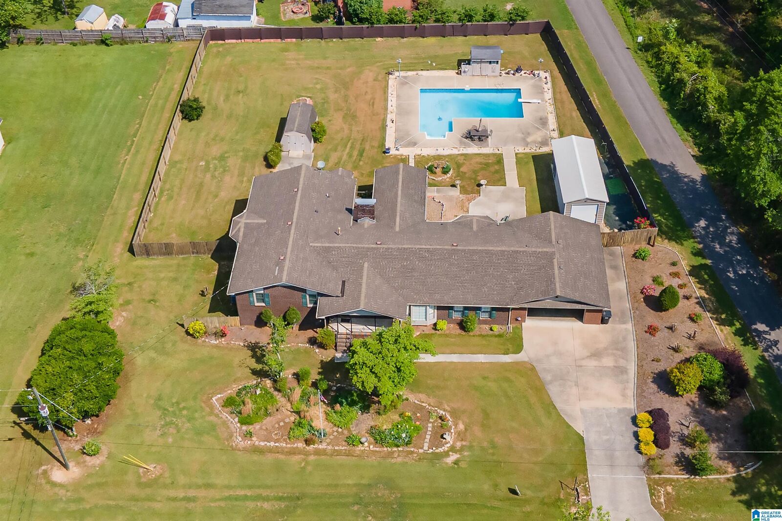 Property Photo: 2172 Brookdale Road AL 35907