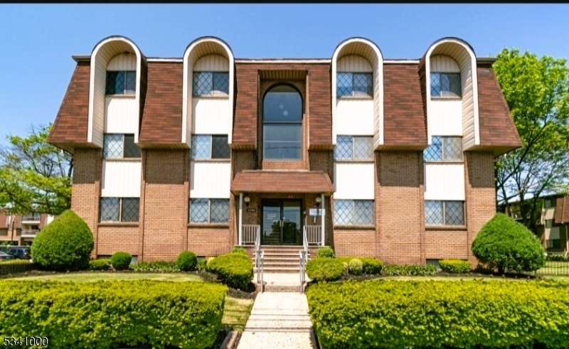 Property Photo: 1190 W St George B33 NJ 07036