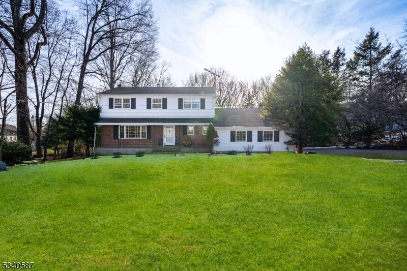Property Photo:  9 Blackbirch Rd  NJ 07076 