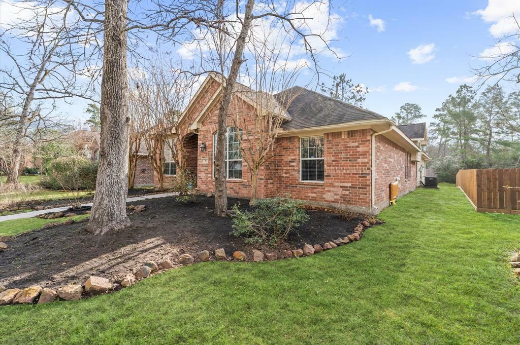 Property Photo:  35 Powers Bend Way  TX 77382 