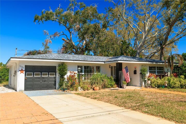 Property Photo: 1131 60th Ave S FL 33705