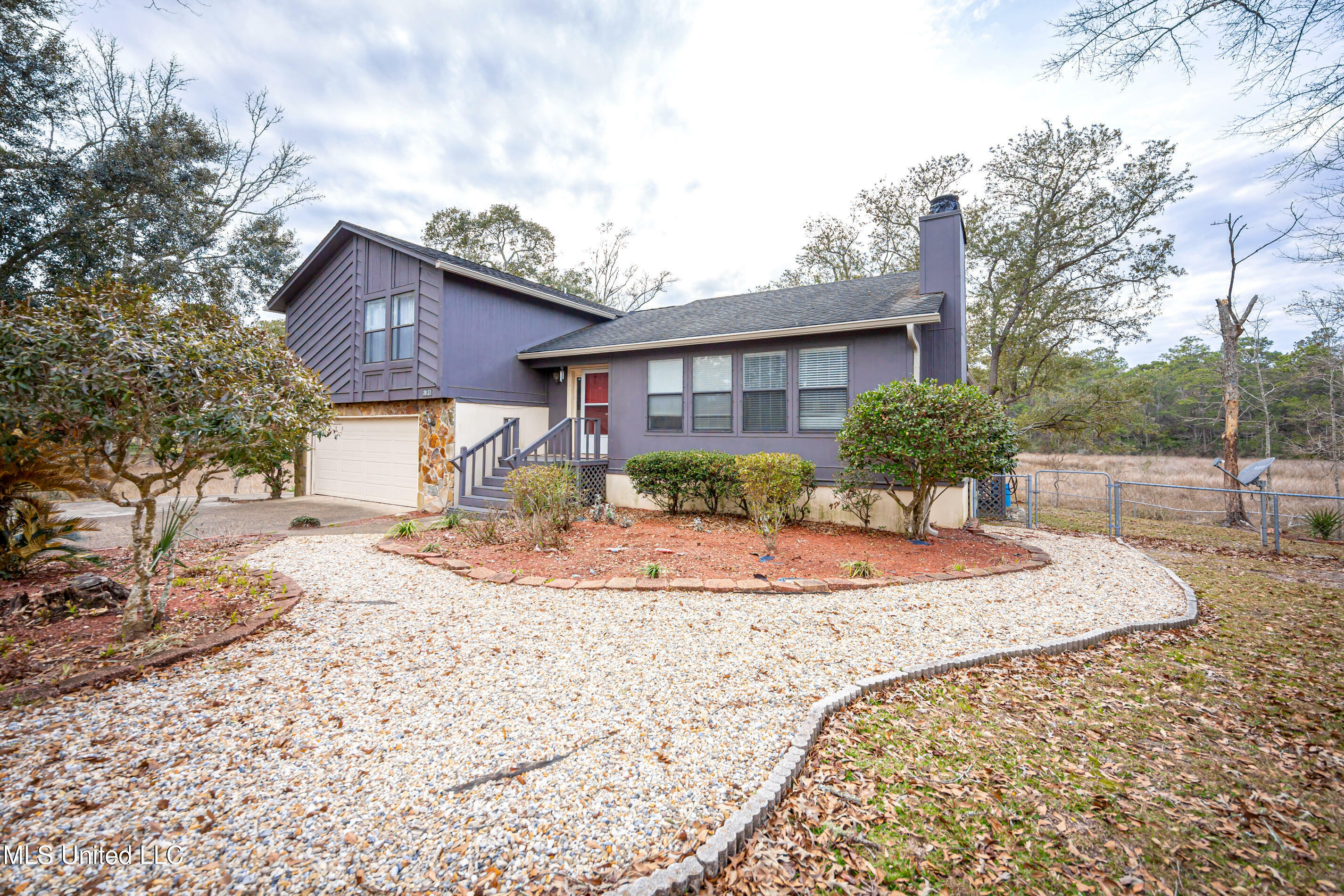 Property Photo:  2037 Old Oaks Drive  MS 39553 