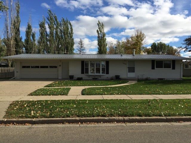Property Photo:  1709 SW 5th Ave  ND 58701 