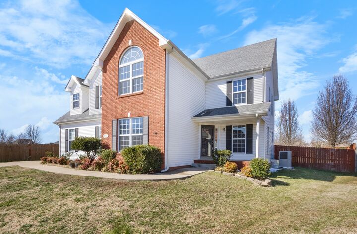 Property Photo: 3716 Meadow Knoll Ct TN 37040