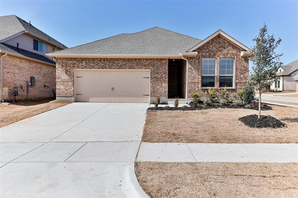 Property Photo: 7109 Rowan Lane TX 76148
