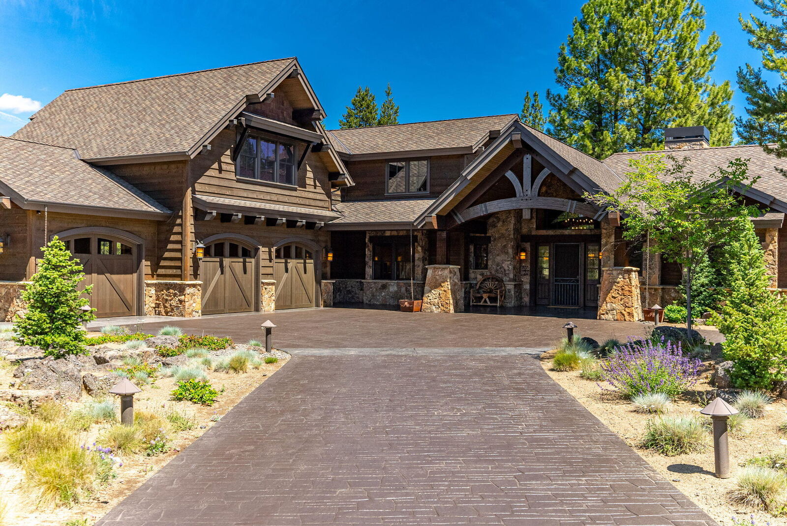 Property Photo: 56545 Sunstone Loop 121 OR 97707