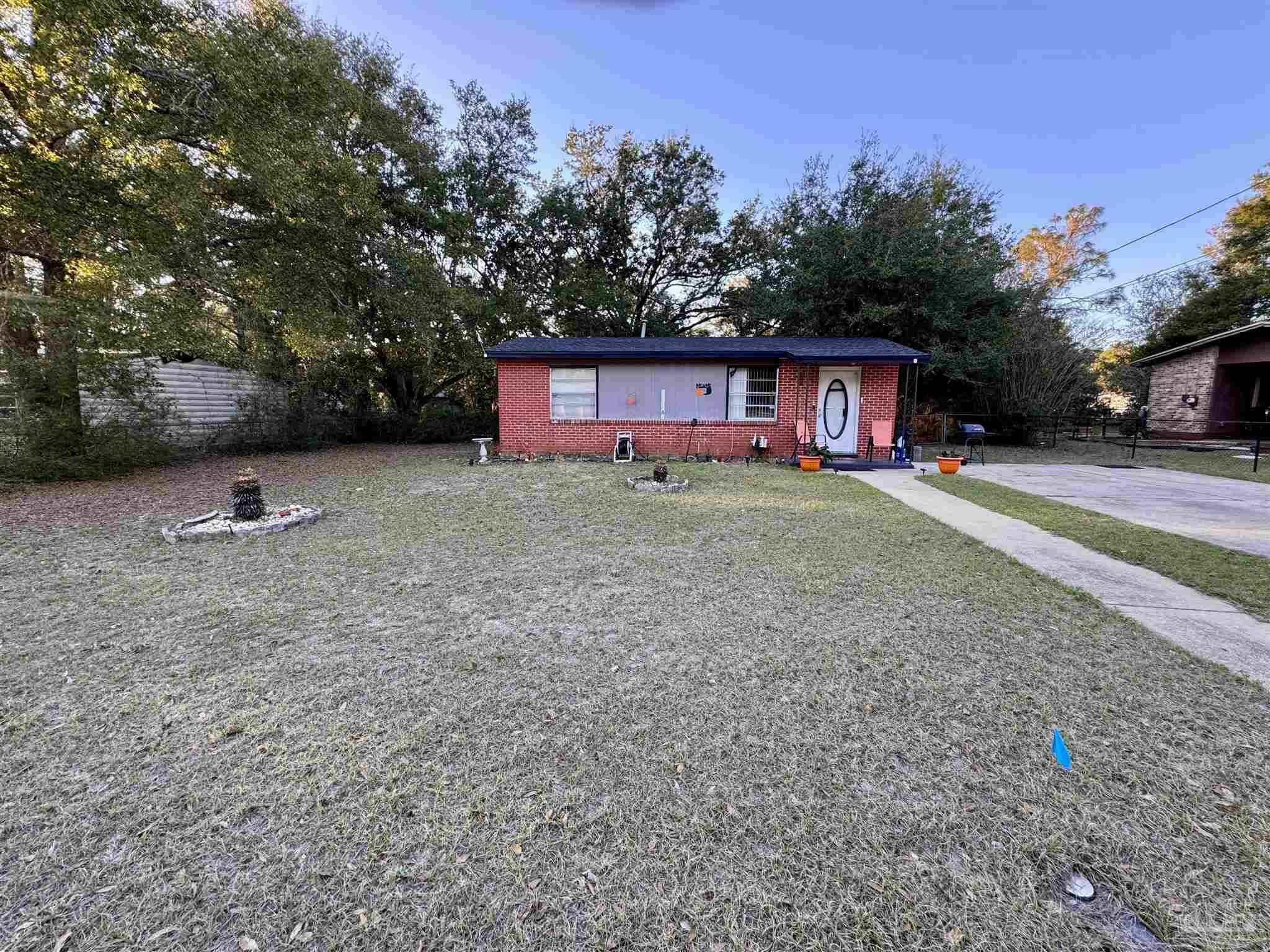 Property Photo:  704 Baker St  FL 32505 