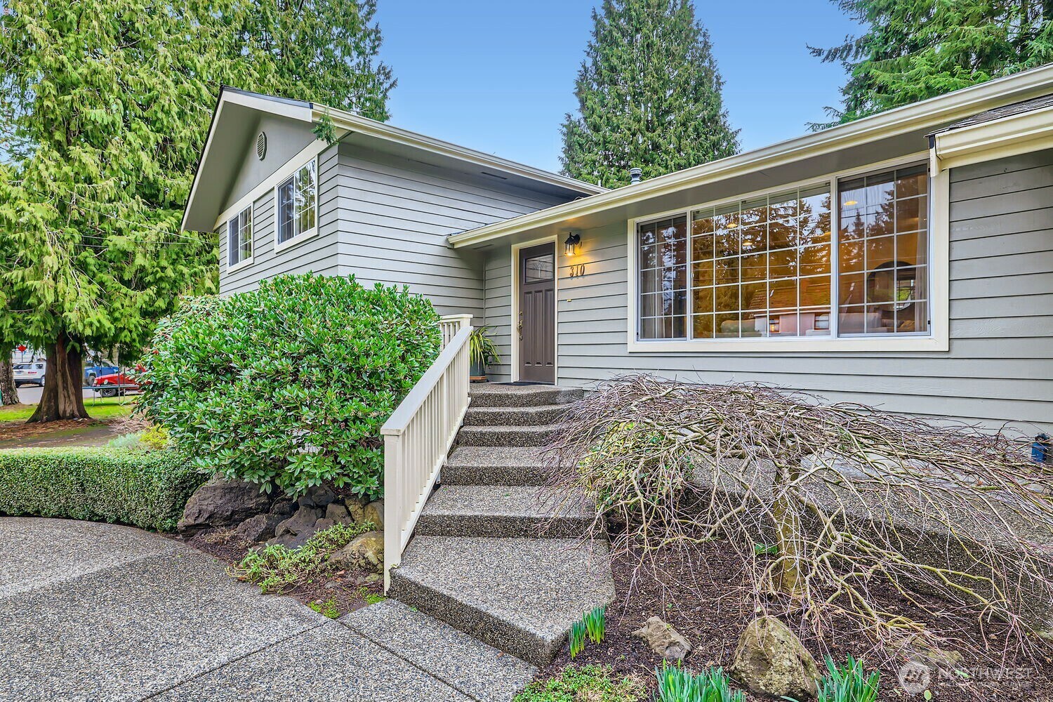 Property Photo:  310 N 188th  WA 98133 