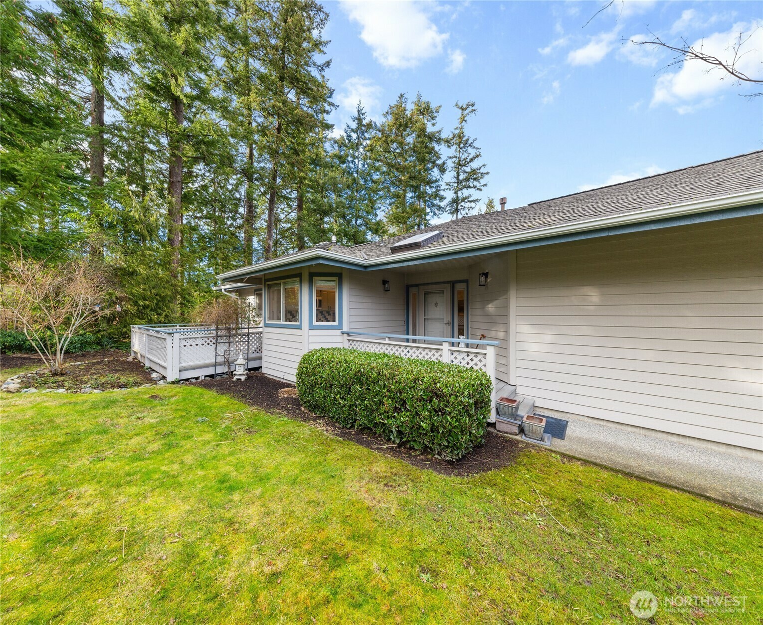 Property Photo: 2110 Creekside Cir WA 98221