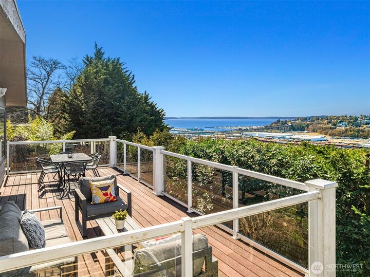 Property Photo:  2541  12th Avenue W  WA 98119 