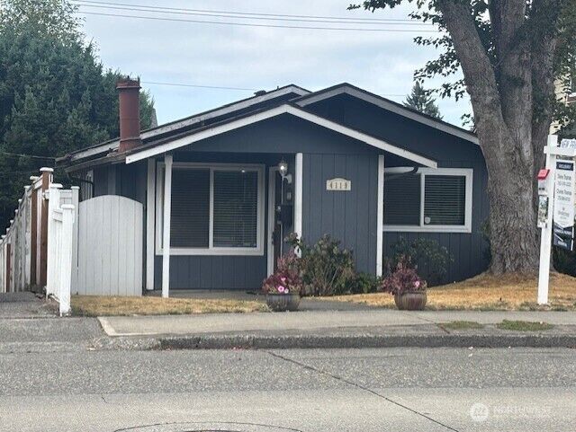 Property Photo:  4119  6th Avenue  WA 98406 