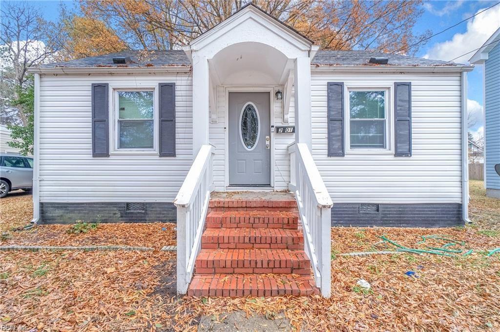 Property Photo: 2201 Evergreen Pl VA 23704
