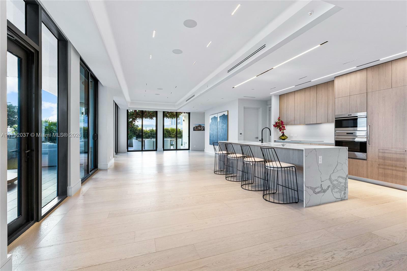 Property Photo:  275 Giralda Ave Ph  FL 33134 