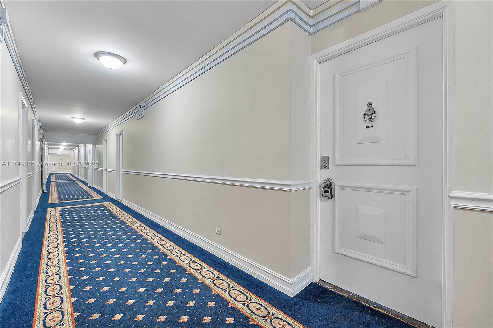 Property Photo:  5005 Collins Ave 222  FL 33140 