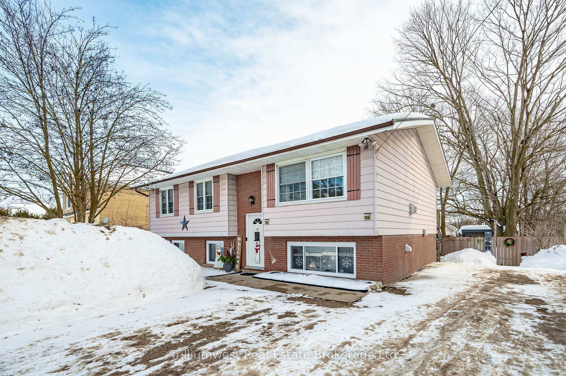 Photo de la propriété: 350 Wellington Street W ON N0G 2L1