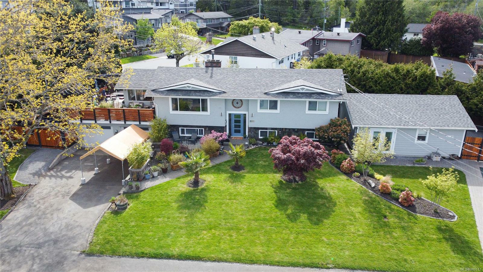 Photo de la propriété:  3164 Marine View Pl  BC V9C 1Y6 