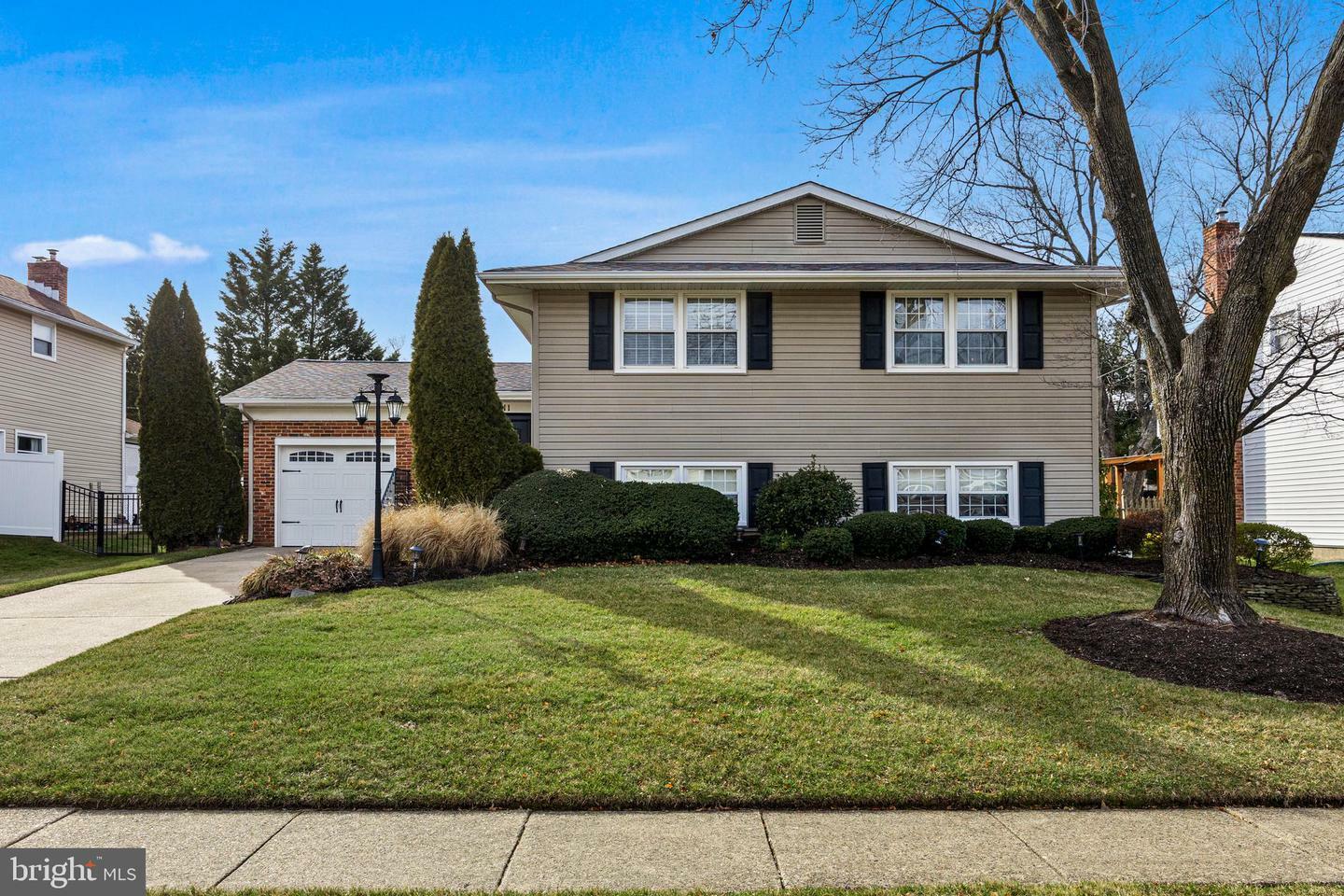 Property Photo: 711 Hunters La NJ 08054