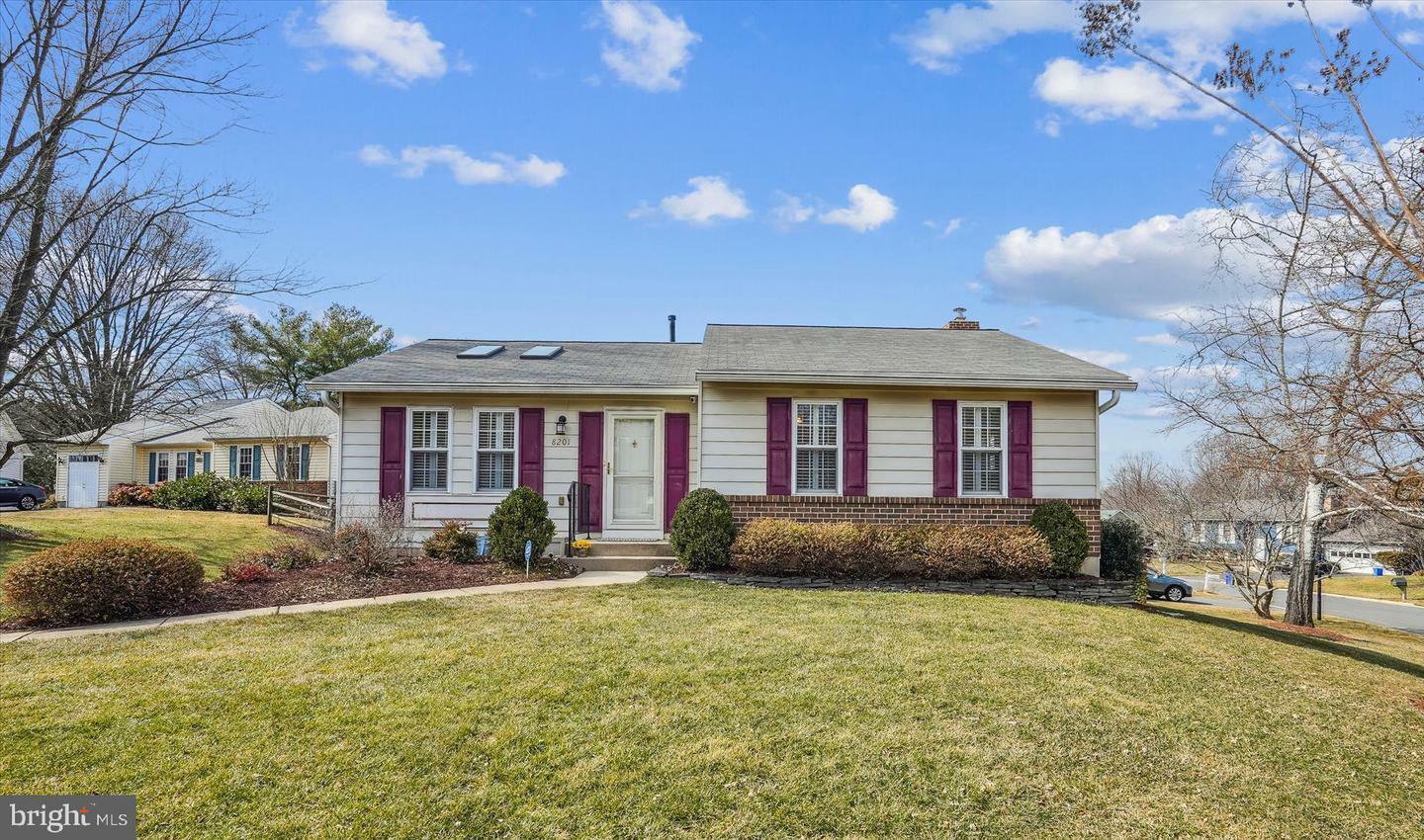 Property Photo:  8201 Everbloom Court  MD 20879 