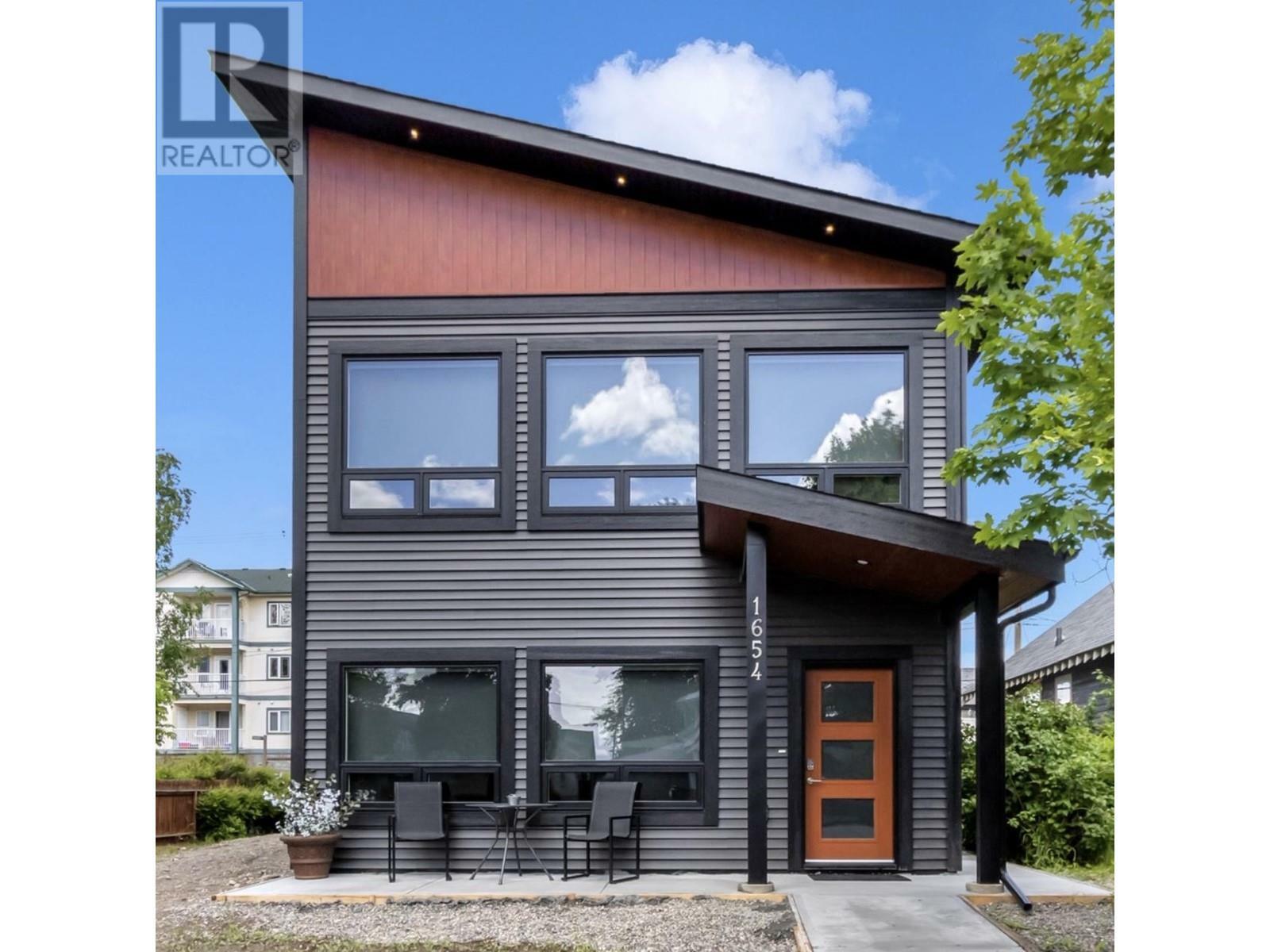 Photo de la propriété: 1654 7th Avenue BC V2L 3P8