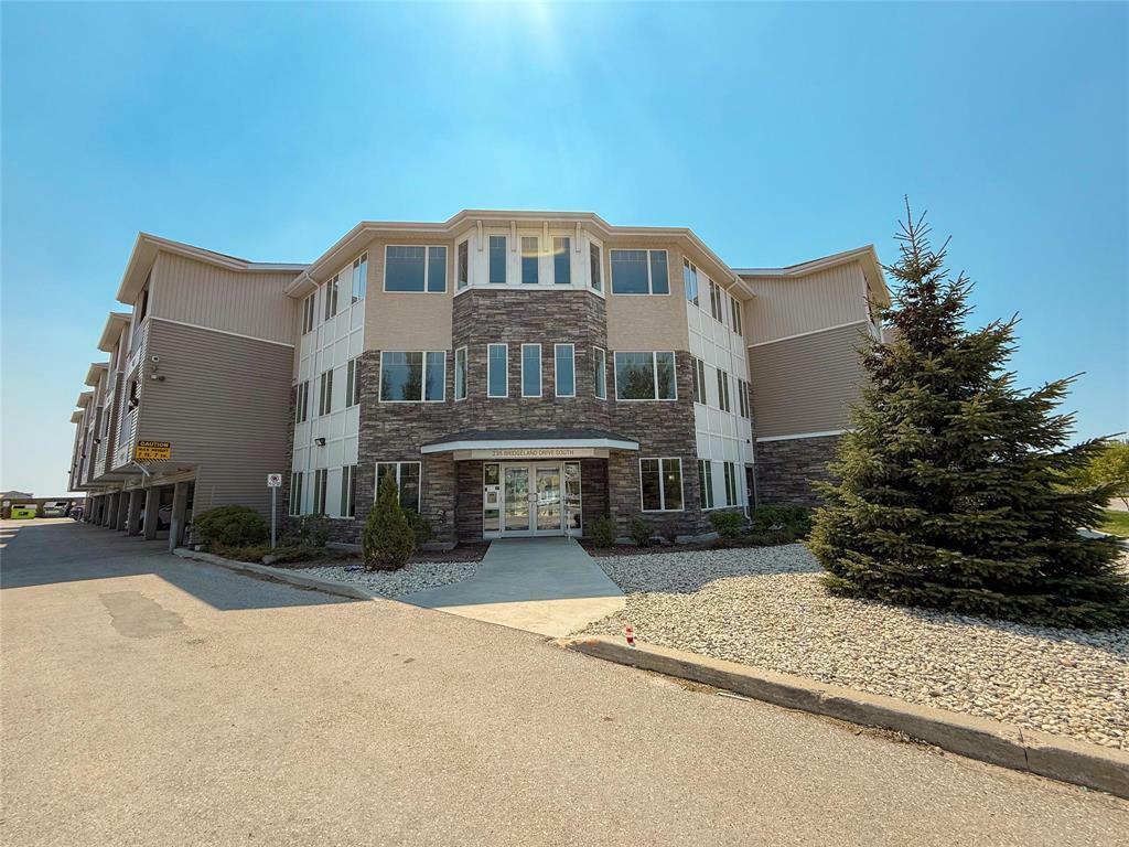 Property Photo: 235 Bridgeland Drive MB R3Y 0T7