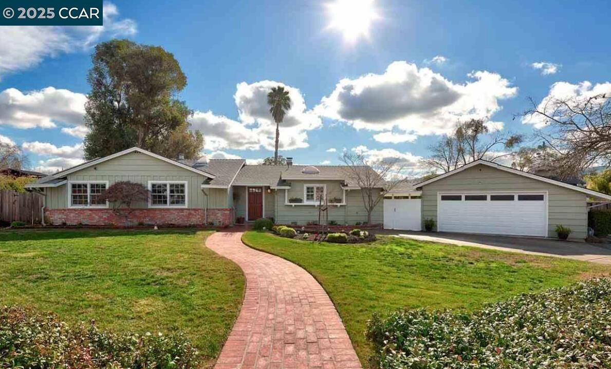 Property Photo: 62 Vista Dr CA 94526