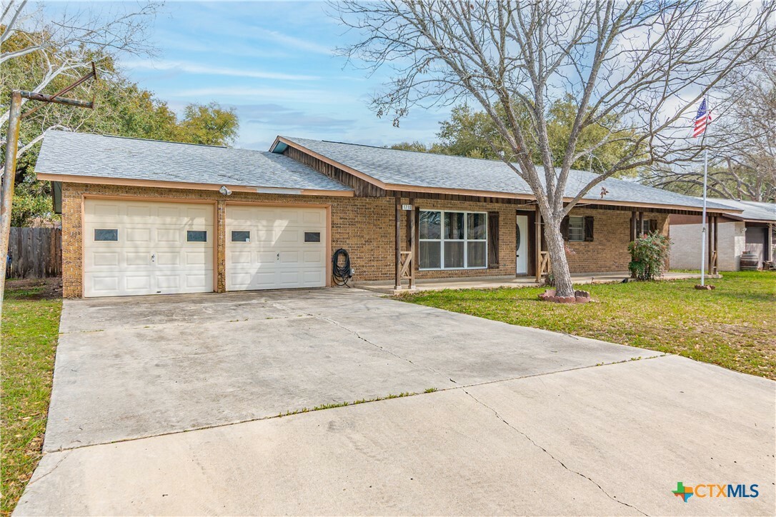 Property Photo: 1710 Redwood Street TX 78155