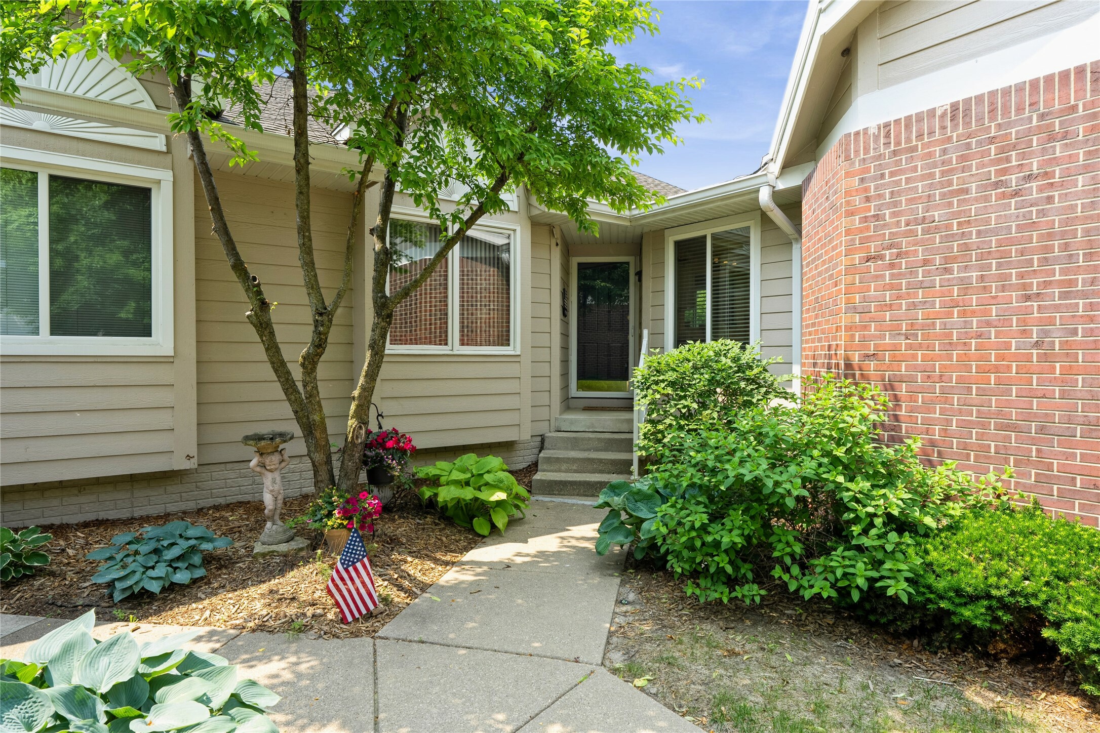 Property Photo: 4301 Park Avenue 810 IA 50321