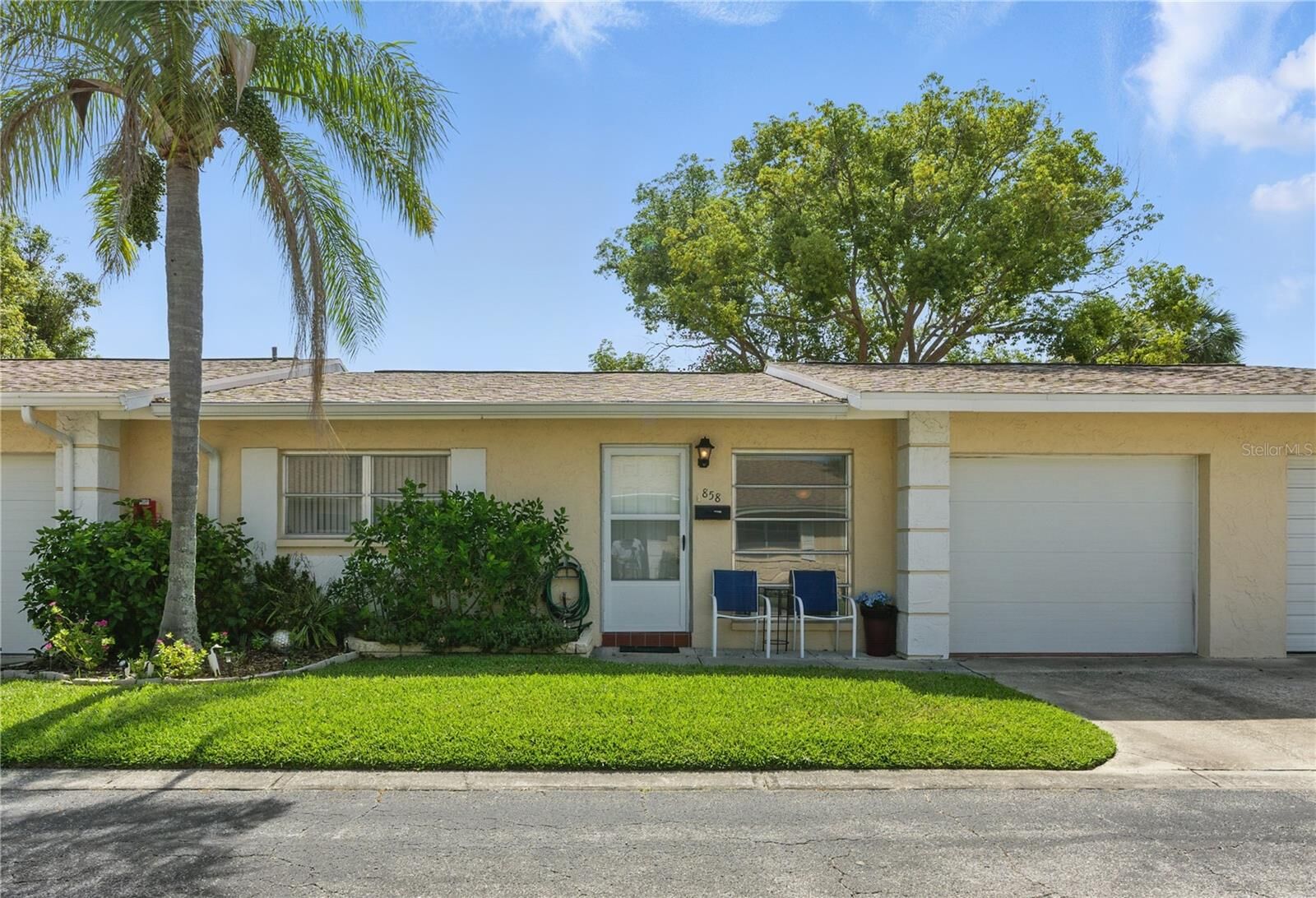 Property Photo:  858 Cambridge Court 858  FL 34698 