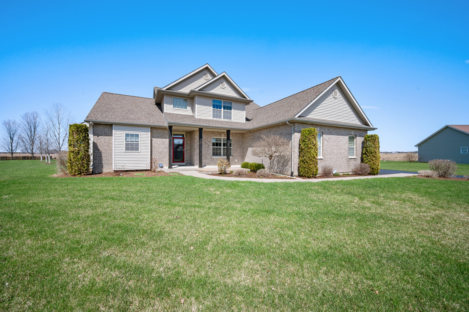 Property Photo: 525 Brighton Way IL 60178