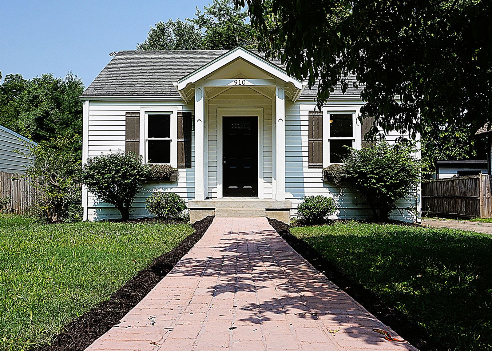 Property Photo:  910 Apex St  TN 37206 