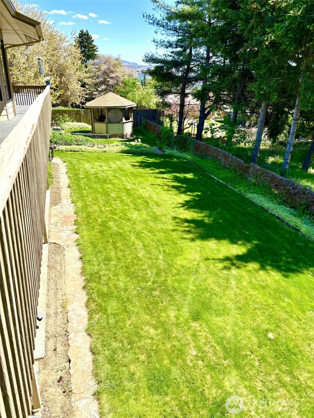 Property Photo: 2009 Rainbow Lane WA 98801