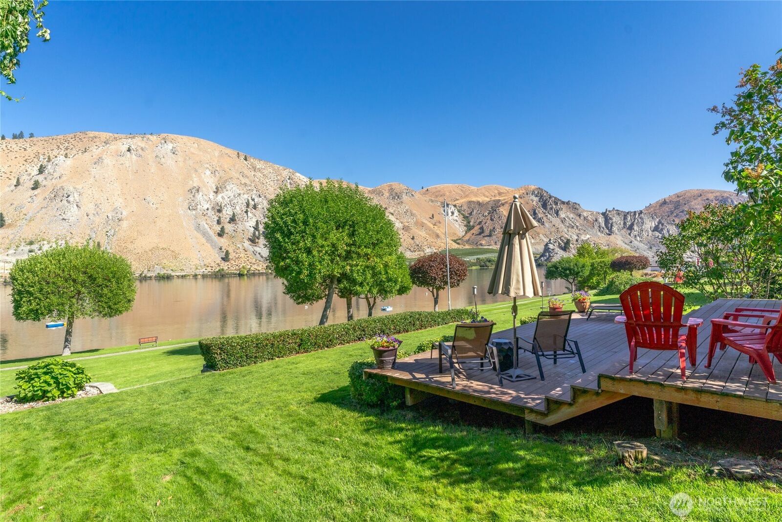 Property Photo:  365  Lake Front Drive  WA 98843 