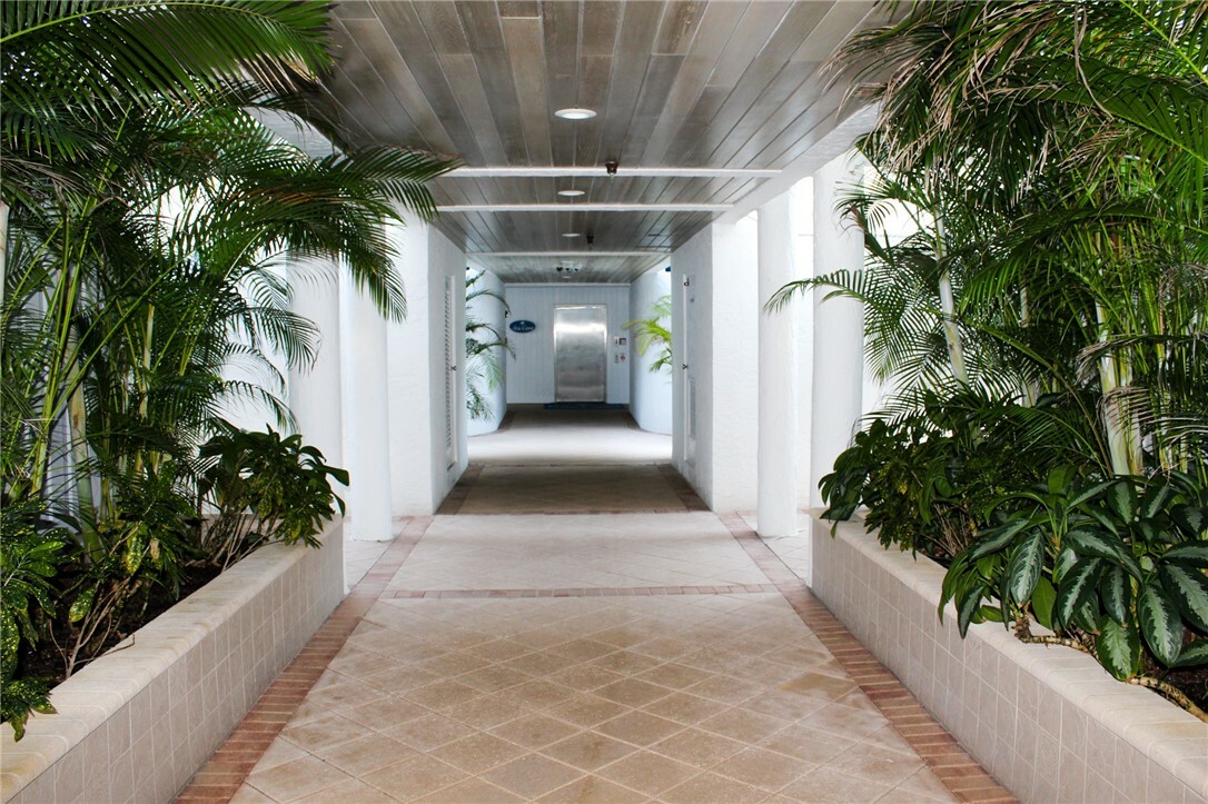 Property Photo:  1616 Ocean Drive 104  FL 32963 