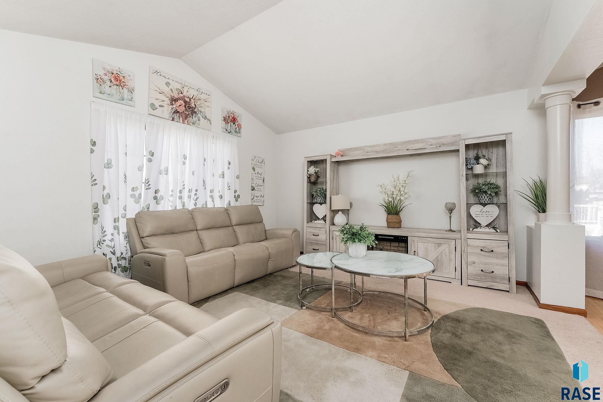 Property Photo: 4835 E Hanover Ct SD 57110