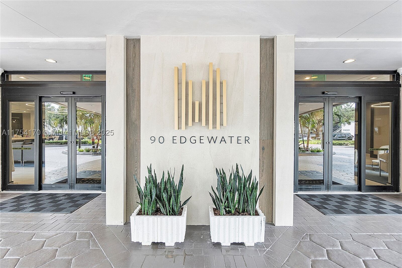 Property Photo:  90 Edgewater Dr 905  FL 33133 