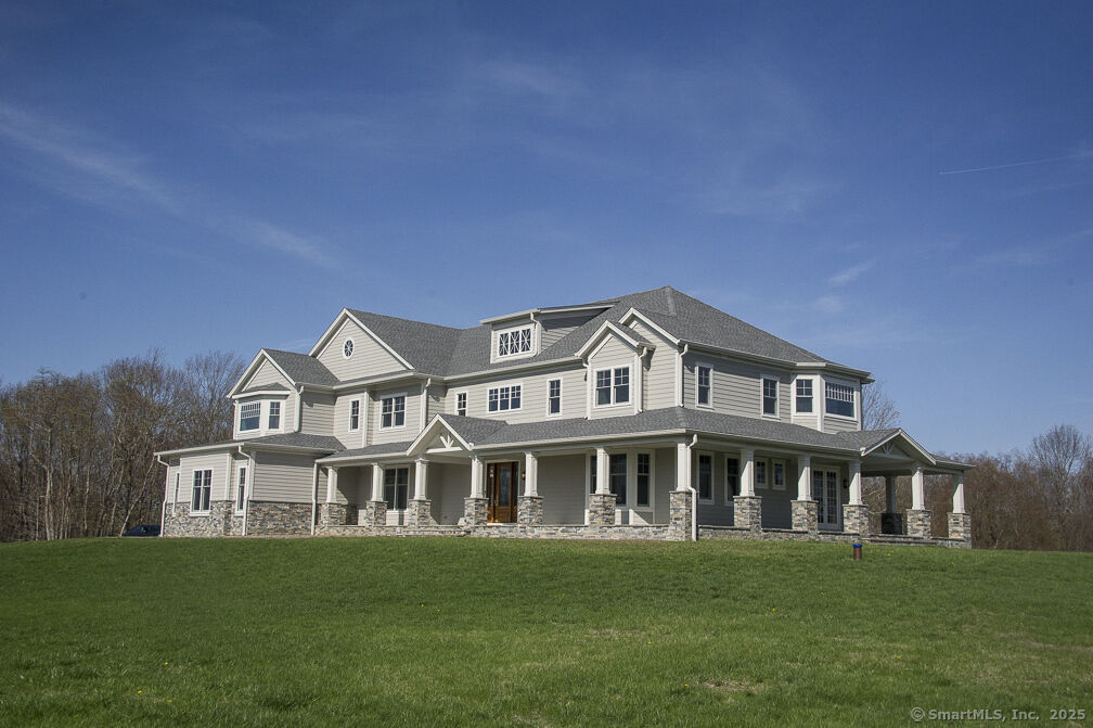 Property Photo:  