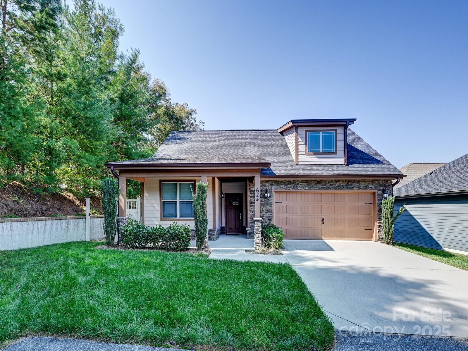 Property Photo: 624 Summerfield Place NC 28731