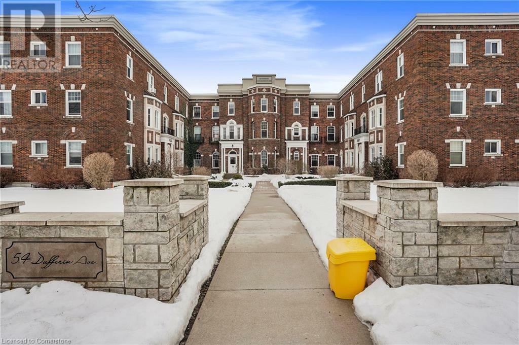 Property Photo:  54 Dufferin Avenue 12  ON N3T 4P5 