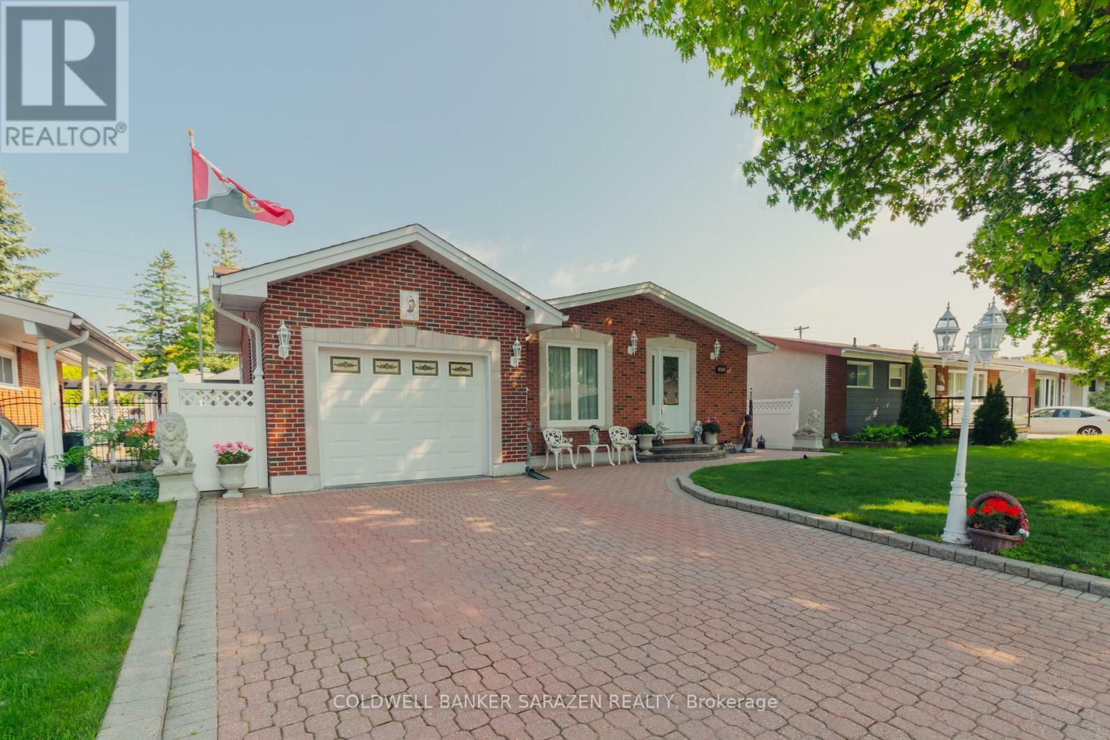 Property Photo:  2435 Heaton Avenue  ON K1G 1J1 