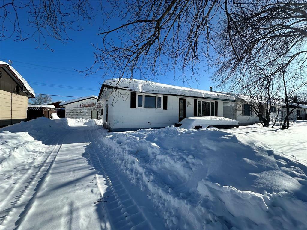 Property Photo:  135 Lipsey Drive  MB R0B 1M0 