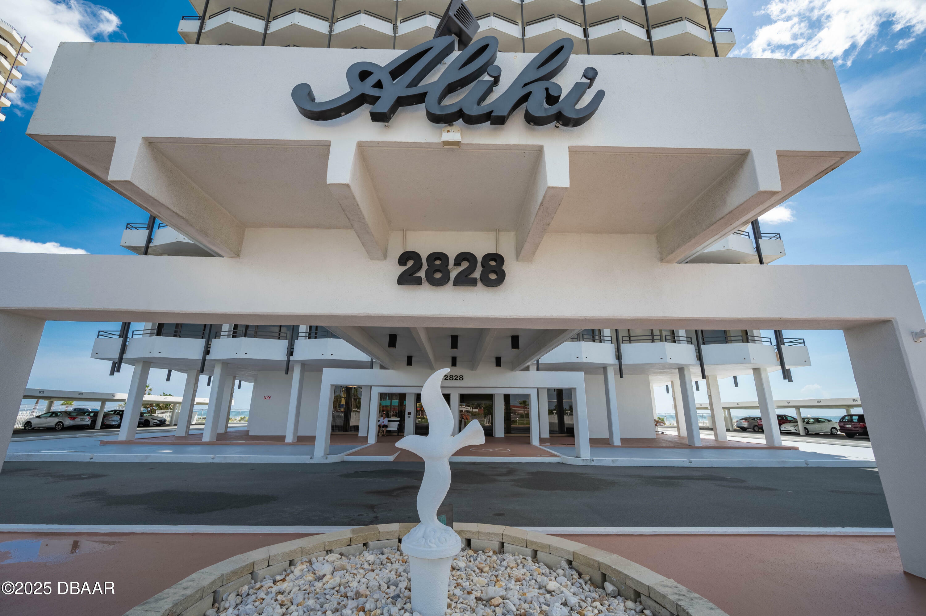 Property Photo: 2828 N Atlantic Avenue FL 32118