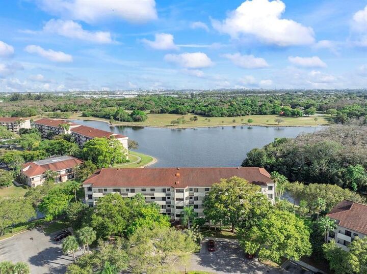 Property Photo:  2907 Carambola Cir 506  FL 33066 