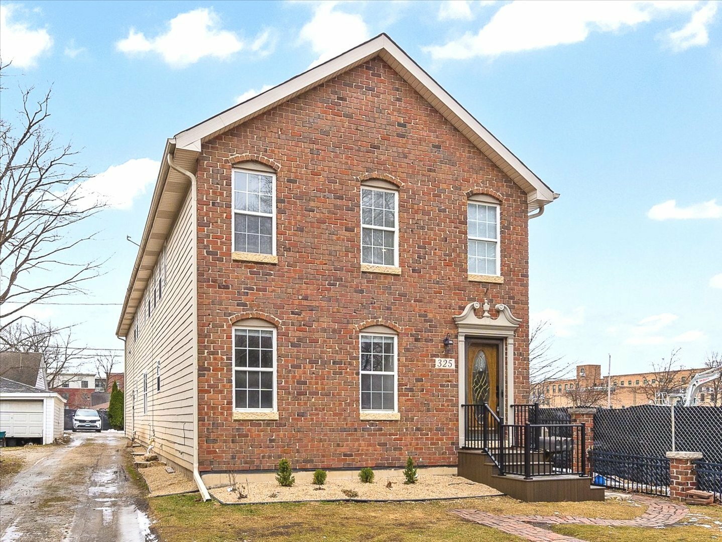 Property Photo:  325 N Loomis Street  IL 60540 